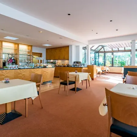Schlosspark מלון 4*