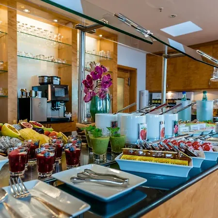Schlosspark 4*